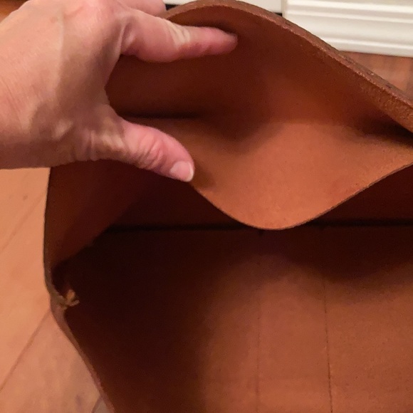 Vince Camuto tote - Picture 5 of 7